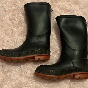 Size 9 black rain boots